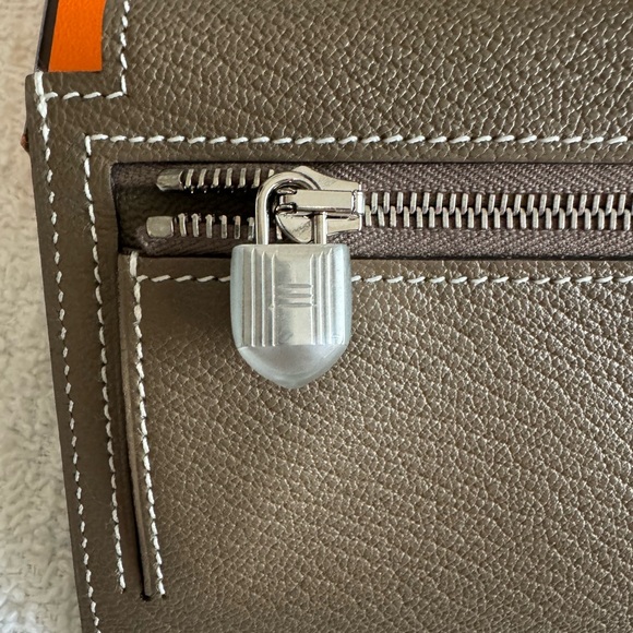 Hermes Chevre Chandra Kelly Pocket Compact Wallet Etoupe - Picture 8 of 17